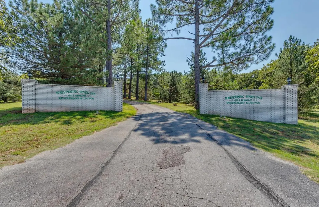 The Whispering Pines Inn-1